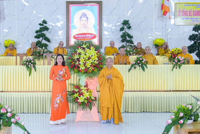 Lẵng hoa chúc mừng của chính quyền H.Củ Chi