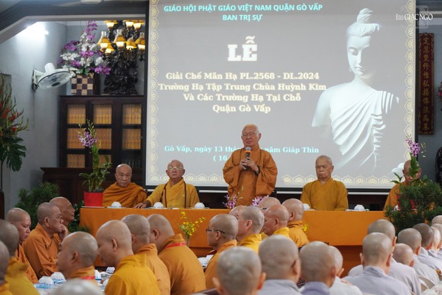 Hòa thượng Thích Giác Thuận ban đạo từ chứng minh