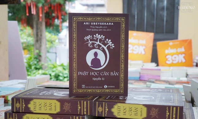 TP.HCM: Hơn 1.500 đầu sách Phật giáo được giới thiệu trong triển lãm Vu lan tại chùa Vĩnh Nghiêm ảnh 8