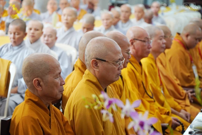 Chư tôn đức tham dự