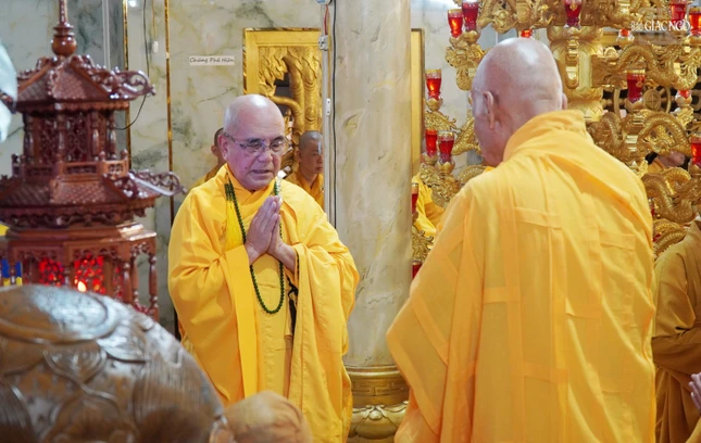 Chư tôn đức đối thú Tự tứ