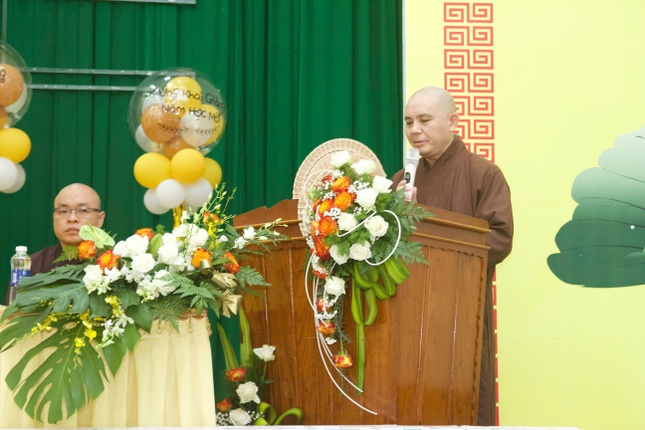 Thượng tọa Thích Đồng Thành, Hiệu trưởng Trường Trung cấp Phật học tỉnh Bình Định phát biểu khai mạc