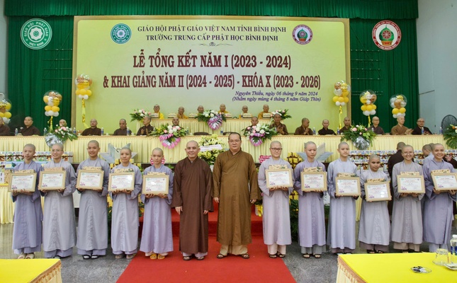 Ni sinh năm I (2023-2024) được khen thưởng