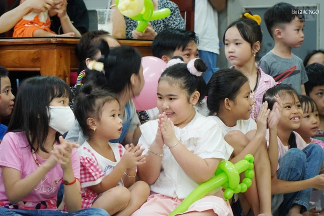 Các em thiếu nhi tham dự trung thu tại chùa Từ Nghiêm