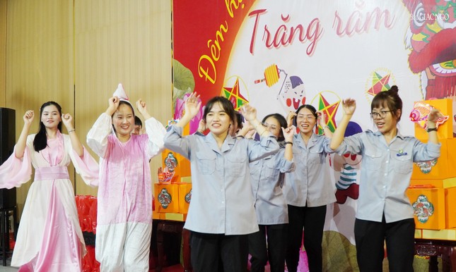 Múa trung thu của Gia đình Phật tử Vĩnh Nghiêm