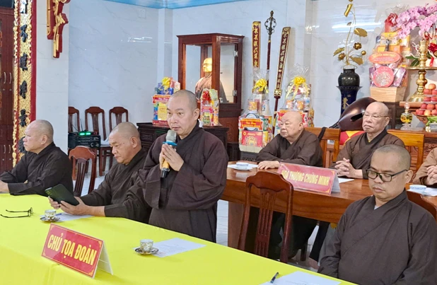 Thượng tọa Thích Thiện Bửu, Trưởng ban Trị sự GHPGVn Q.3 phát biểu tại phiên họp