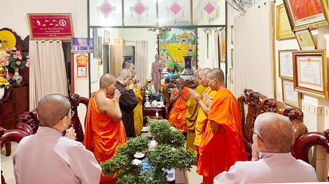 Tăng Ni Q.3 tác bạch cúng dường trường hạ chùa Candaransi