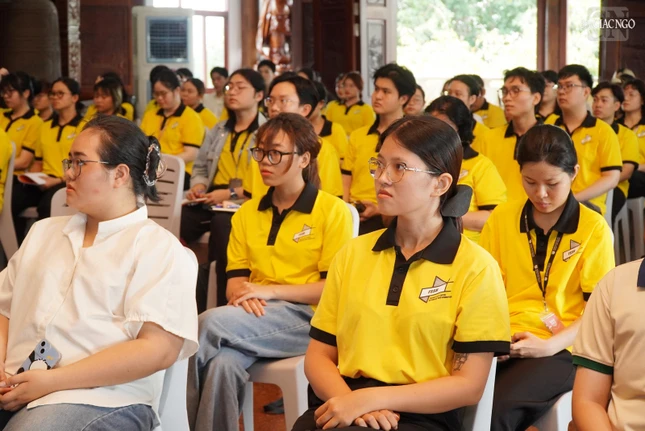 Lắng nghe chia sẻ Lắng nghe chia sẻ