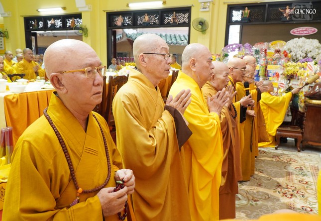 Tụng thời kinh Bát-nhã tưởng niệm