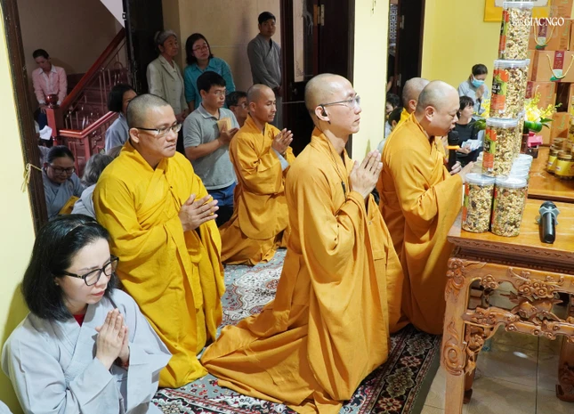 Môn đồ đệ tử tác bạch cúng dường trai Tăng