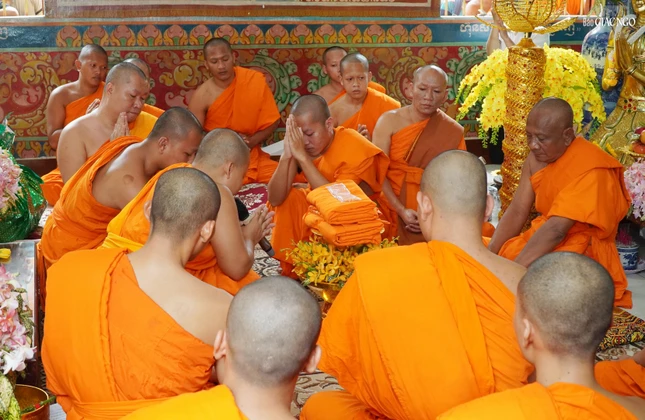 Nghi thức hành Tăng sự giao y