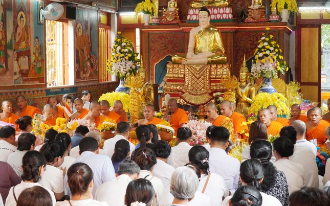 Khóa lễ chúc lành đến Phật tử