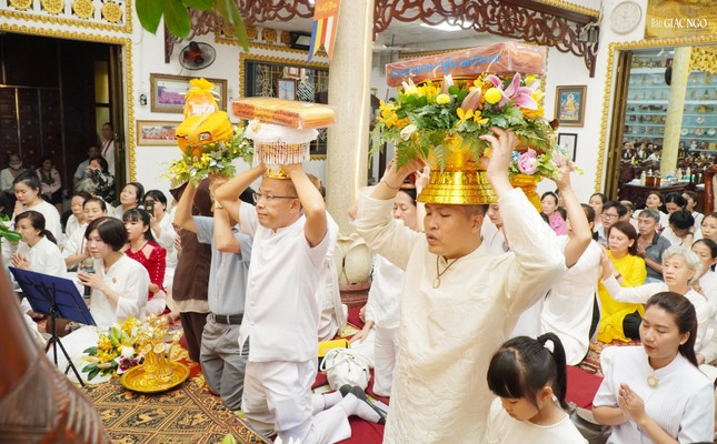 Tác bạch dâng y Tác bạch dâng y