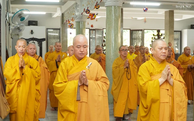 Chư tôn đức phát lồ sám hối Chư tôn đức phát lồ sám hối