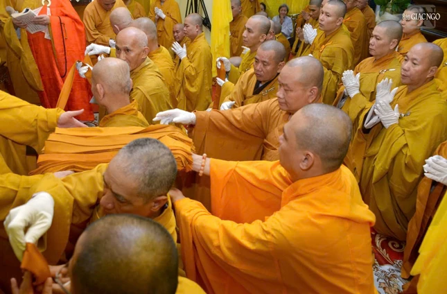 Môn đồ đệ tử thọ tang Trưởng lão Hòa thượng Thích Tịnh Hạnh