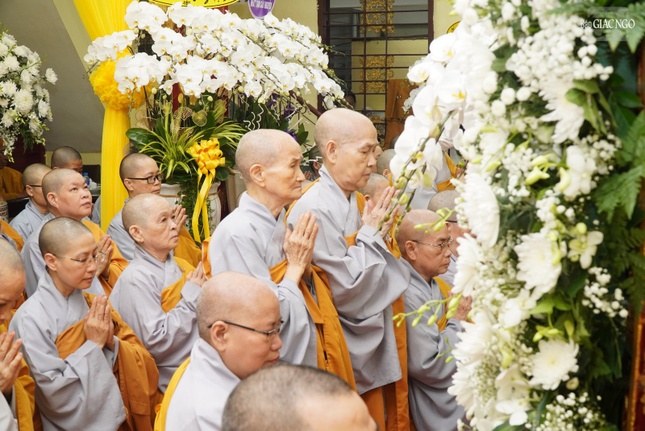 Chư Ni Q.3 thành kính tưởng niệm