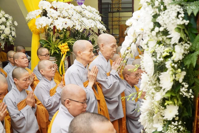 Chư Ni Q.3 thành kính tưởng niệm