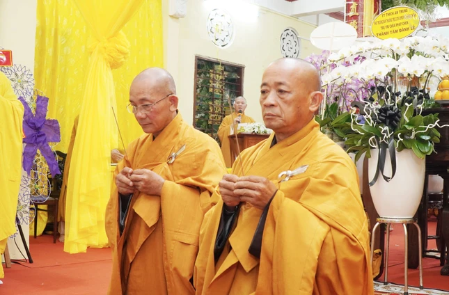 Ban Trị sự GHPGVN H.Củ Chi thành kính dâng hương tưởng niệm Trưởng lão Hòa thượng Thích Tịnh Hạnh