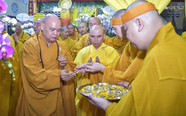 Thượng tọa Thích Thanh Phong, Phó Chủ tịch Hội đồng Trị sự, Trưởng ban Kinh tế - Tài chính T.Ư, Trưởng ban Trị sự GHPGVN tỉnh Bà Rịa - Vũng Tàu thọ tâm tang