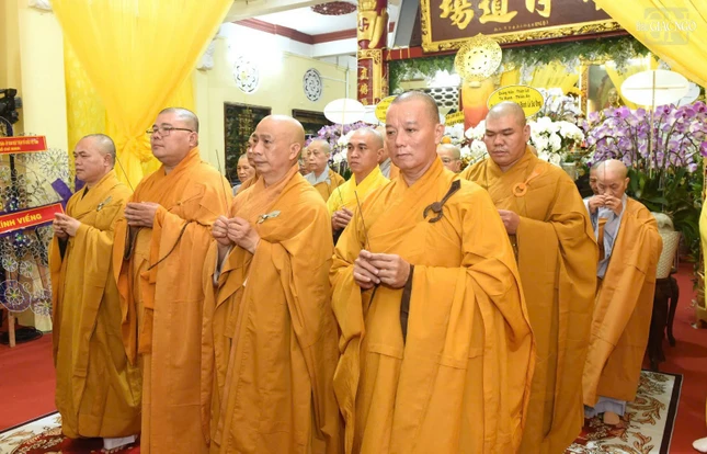 Ban Trị sự GHPGVN Q.Bình Thạnh dâng hương tưởng niệm