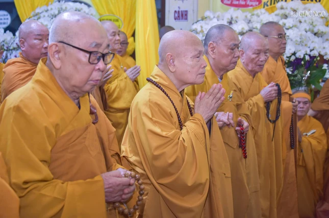 Trưởng lão Hòa thượng Thích Thiện Nhơn cùng chư tôn đức giáo phẩm tưởng niệm