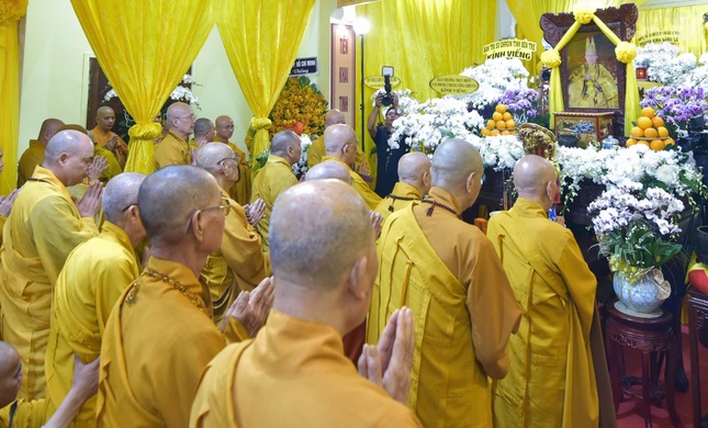 Đối trước Giác linh