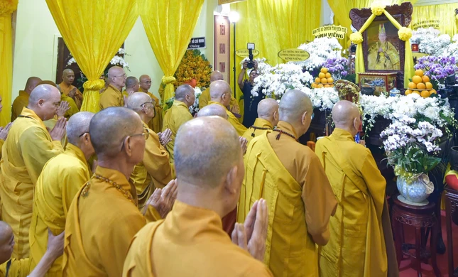 Đối trước Giác linh