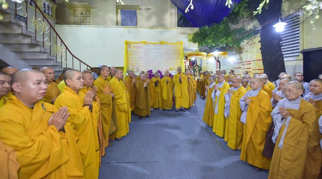 Chư Tăng Ni cung tiễn