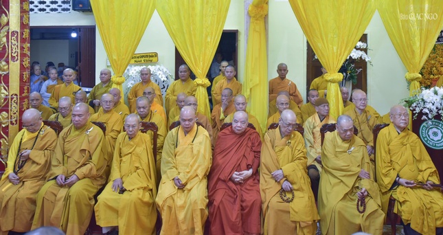 Chư vị giáo phẩm Hội đồng Chứng minh, Hội đồng Trị sự, Ban Trị sự GHPGVN TP.HCM tham dự