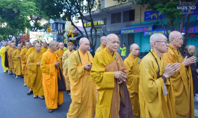 Và ngài là một trong những chứng nhân