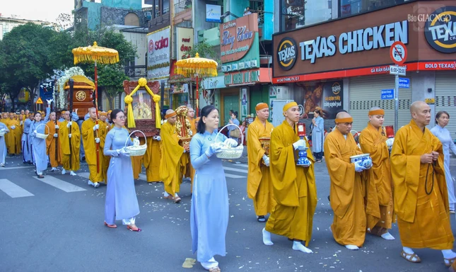 Lúc theo hầu cận Tổ sư Chơn Như Minh Trực