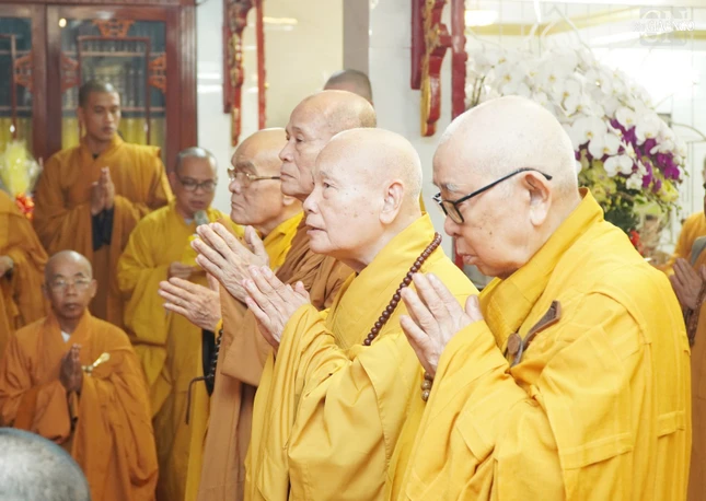 Chư tôn đức tưởng niệm 6 năm ngày viên tịch của Trưởng lão Hòa thượng Thích Hiển Pháp Chư tôn đức tưởng niệm 6 năm ngày viên tịch của Trưởng lão Hòa thượng Thích Hiển Pháp