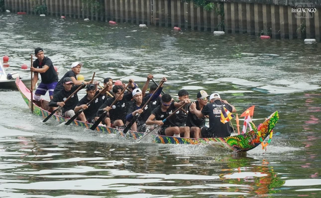 Đội ghe ngo chùa Candaransi (Q.3, TP.HCM)