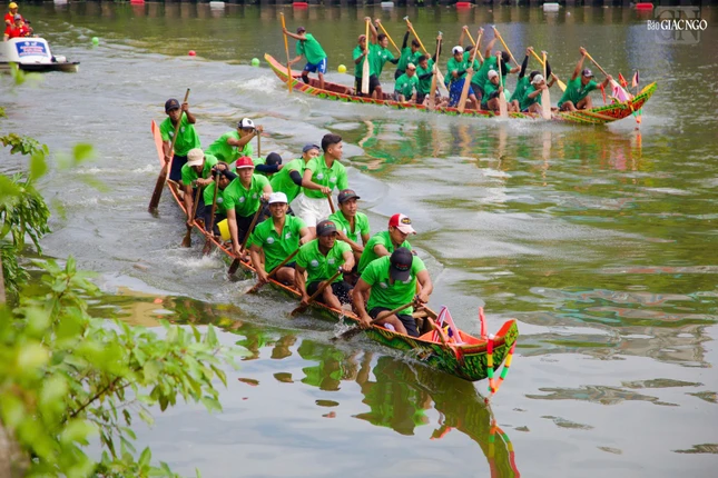 Các đội thi bắt đầu vòng loại