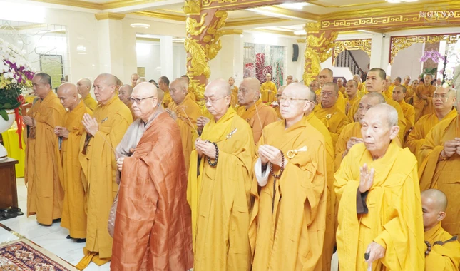 Chư tôn đức Văn phòng II T.Ư, Ban Trị sự TP.HCM, Bến Tre... thành kính tưởng niệm Chư tôn đức Văn phòng II T.Ư, Ban Trị sự TP.HCM, Bến Tre... thành kính tưởng niệm