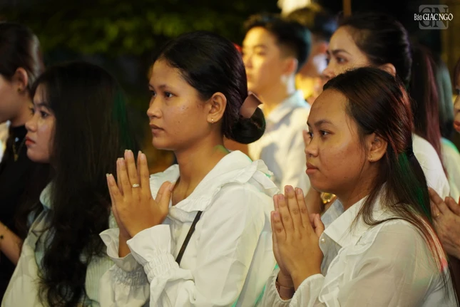 Đông đảo các bạn trẻ về chùa Candaransi dự lễ