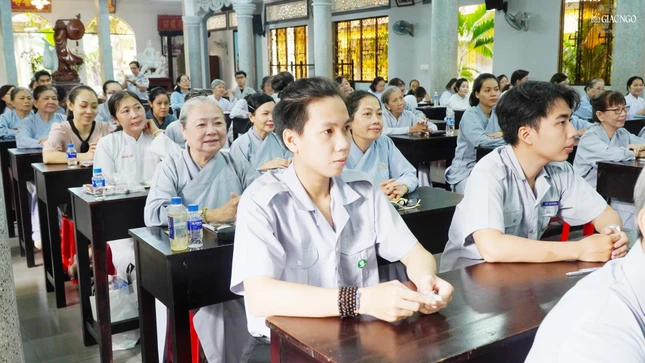 Nhiều bạn trẻ trên địa bàn Q.Gò Vấp về chùa Huỳnh Kim thi giáo lý Phật tử