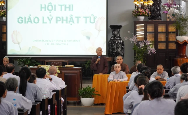 Thượng tọa Thích Giác Tín, Phó ban Hoằng pháp Phật giáo TP.HCM, Phó ban Trị sự GHPGVN Q.Gò Vấp phát biểu tán thán Phật tử tham gia Hội thi giáo lý Phật tử năm 2024