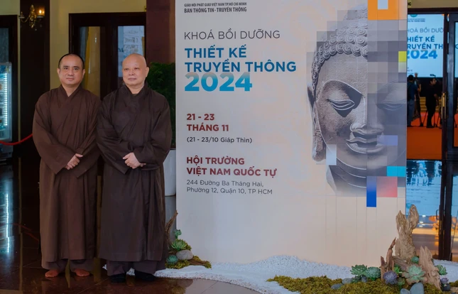 Hòa thượng Thích Lệ Trang, Trưởng ban Trị sự GHPGVN TP.HCM lưu niệm cùng Thượng tọa Thích Tâm Hải - Ảnh: Lê Minh Hòa thượng Thích Lệ Trang, Trưởng ban Trị sự GHPGVN TP.HCM lưu niệm cùng Thượng tọa Thích Tâm Hải - Ảnh: Lê Minh