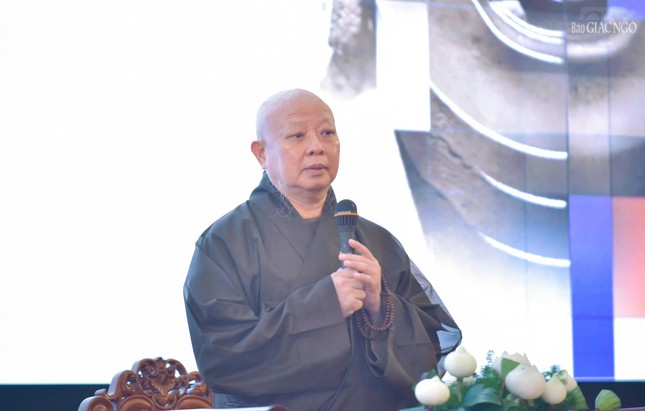 Hòa thượng Thích Lệ Trang ban đạo từ chứng minh