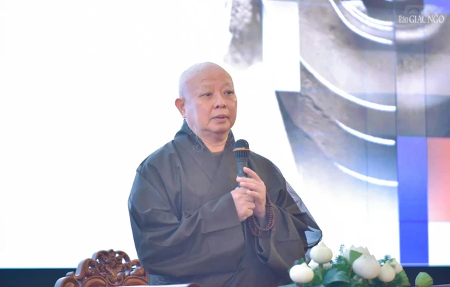 Hòa thượng Thích Lệ Trang ban đạo từ chứng minh Hòa thượng Thích Lệ Trang ban đạo từ chứng minh