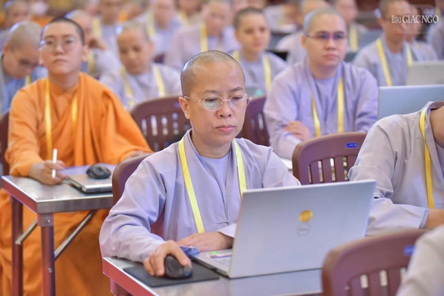 Học viên tham dự khóa bồi dưỡng phải có laptop đã cài đặt một trong các phần mềm thiết kế như: Photoshop, Illustrator, Corel, Canva... Học viên tham dự khóa bồi dưỡng phải có laptop đã cài đặt một trong các phần mềm thiết kế như: Photoshop, Illustrator, Corel, Canva...