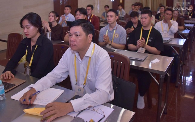 Cư sĩ tham dự khóa bồi dưỡng