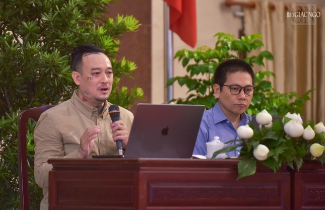 Tổng Giám đốc Tập đoàn Truyền thông Square Võ Thành Trung và ông Nguyễn Huy, Giám đốc sáng tạo thuộc Tập đoàn Square đảm trách chia sẻ, hướng dẫn chuyên đề Thiết lập truyền thông vào tổ chức sự kiện