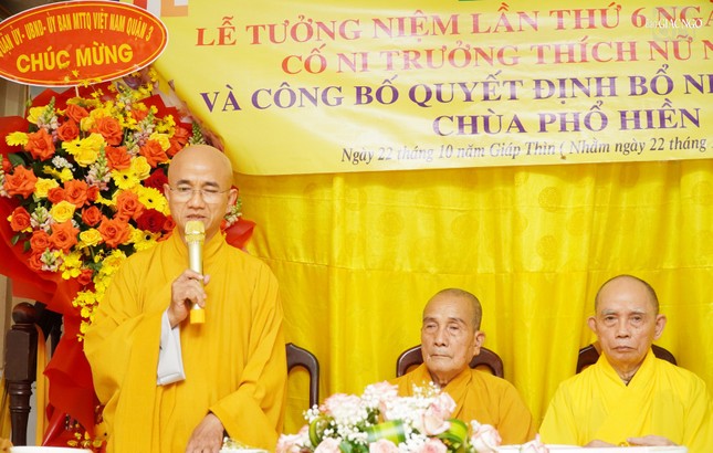 Thượng tọa Thích Thiện Quý sách tấn đến Sư cô tân trụ trì chùa Phổ Hiền