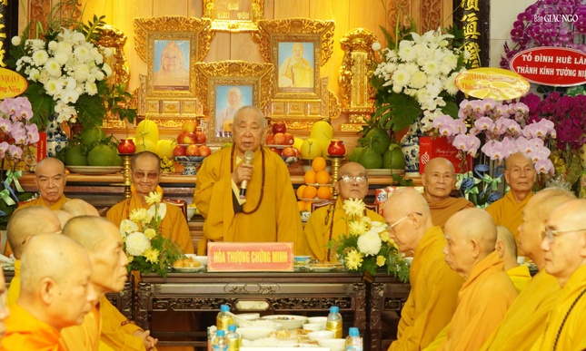 Trưởng lão Hòa thượng Thích Như Tín ban đạo từ chứng minh Trưởng lão Hòa thượng Thích Như Tín ban đạo từ chứng minh