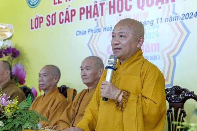 Thượng tọa Thích Nhật Từ đóng góp ý kiến về giáo dục sơ cấp - Ảnh: Trí Thuận