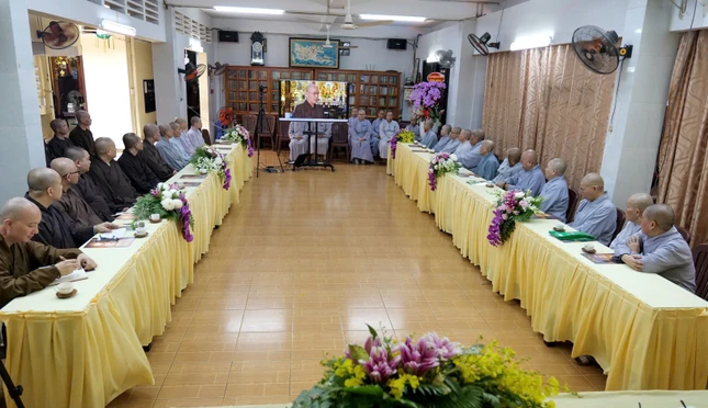 Quang cảnh buổi họp mặt thân mật chư vị Bổn sư của Tăng Ni sinh - Ảnh: Trí Thuận