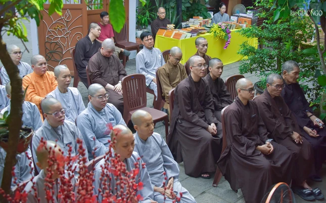 Tăng Ni sinh khóa 15, 16