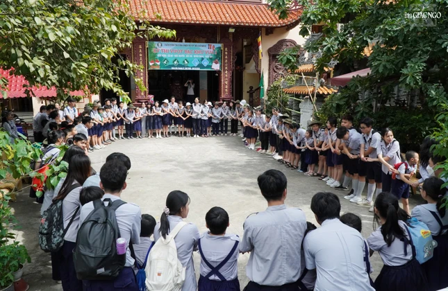 Dây thân ái kết thúc kỳ thi vượt bậc của đoàn sinh các đơn vị Xá Lợi, Đức Trí, Giác Hạnh, Giác Nguyên, Ngọc Quy, Huyền Trang